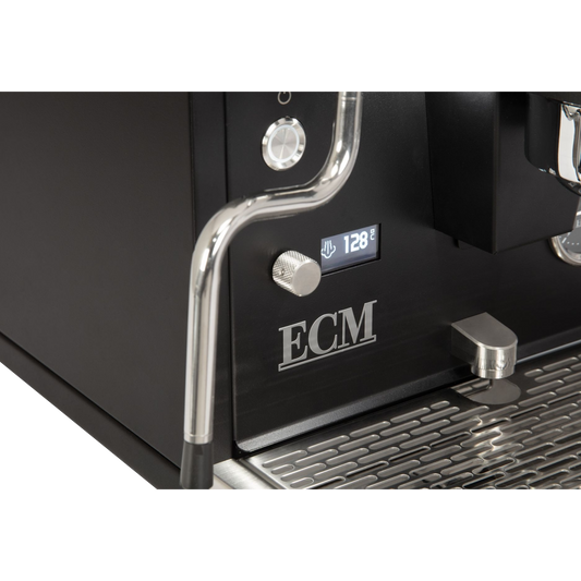 ECM Synchronika II OLED espressomachine closeup melkschuimkant