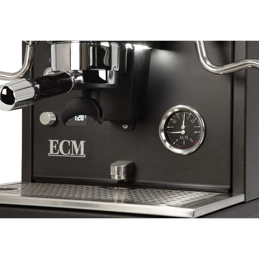 ECM Synchronika II OLED espressomachine closeup