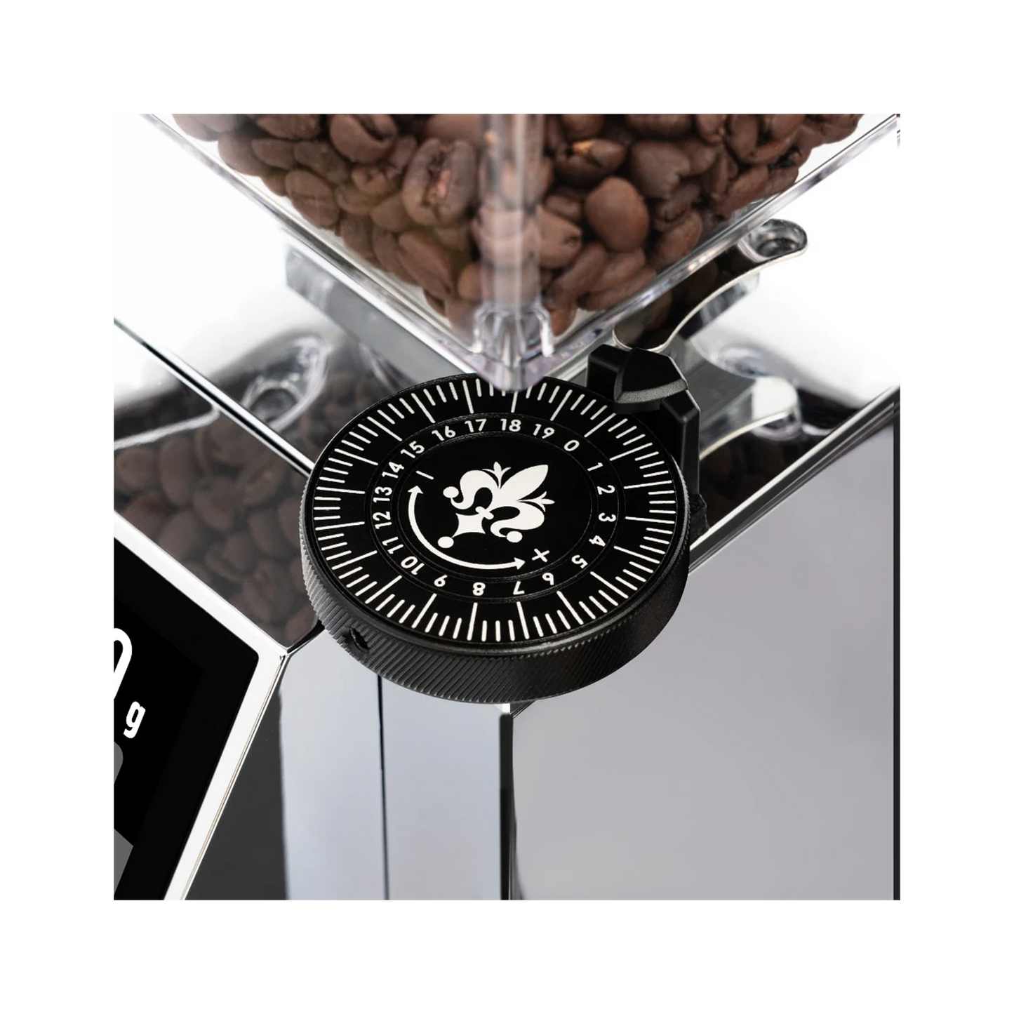 Close-up van de instelknop van de Eureka Mignon Stark W grind-by-weight koffiemolen, waarop de maalgraad zichtbaar is.